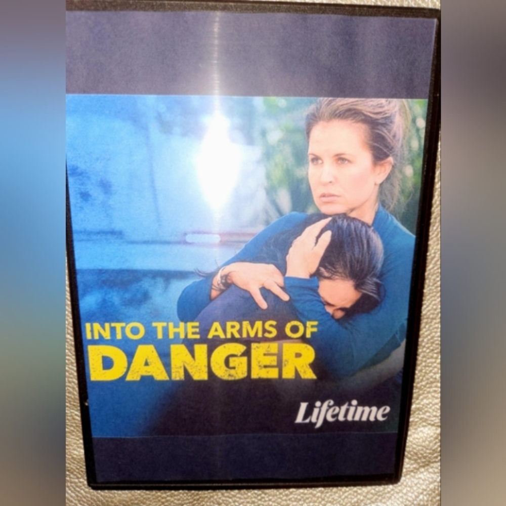 Into The Arms Of Danger ~ (Dvd 2020) ~ Alex Ann Hopkins ~ Laurie Fortier ~ ULTRA